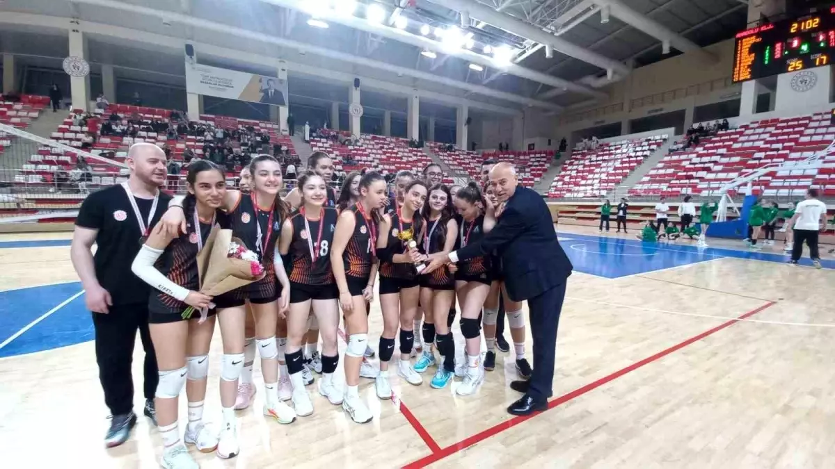 eskisehirde-midi-kizlar-voleybol-final-etabi-sona-erdi-Dw51k5Ot.jpg