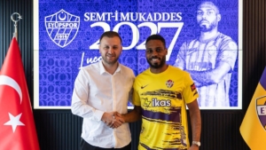 eyupspor-brezilyali-futbolcu-luccas-claronun-sozlesmesini-uzatti-mFu3CVWS.jpeg