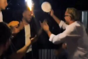 baris-alper-yilmaz-arkadasinin-kafasinda-tabak-kirdi-narbfUv9.jpg