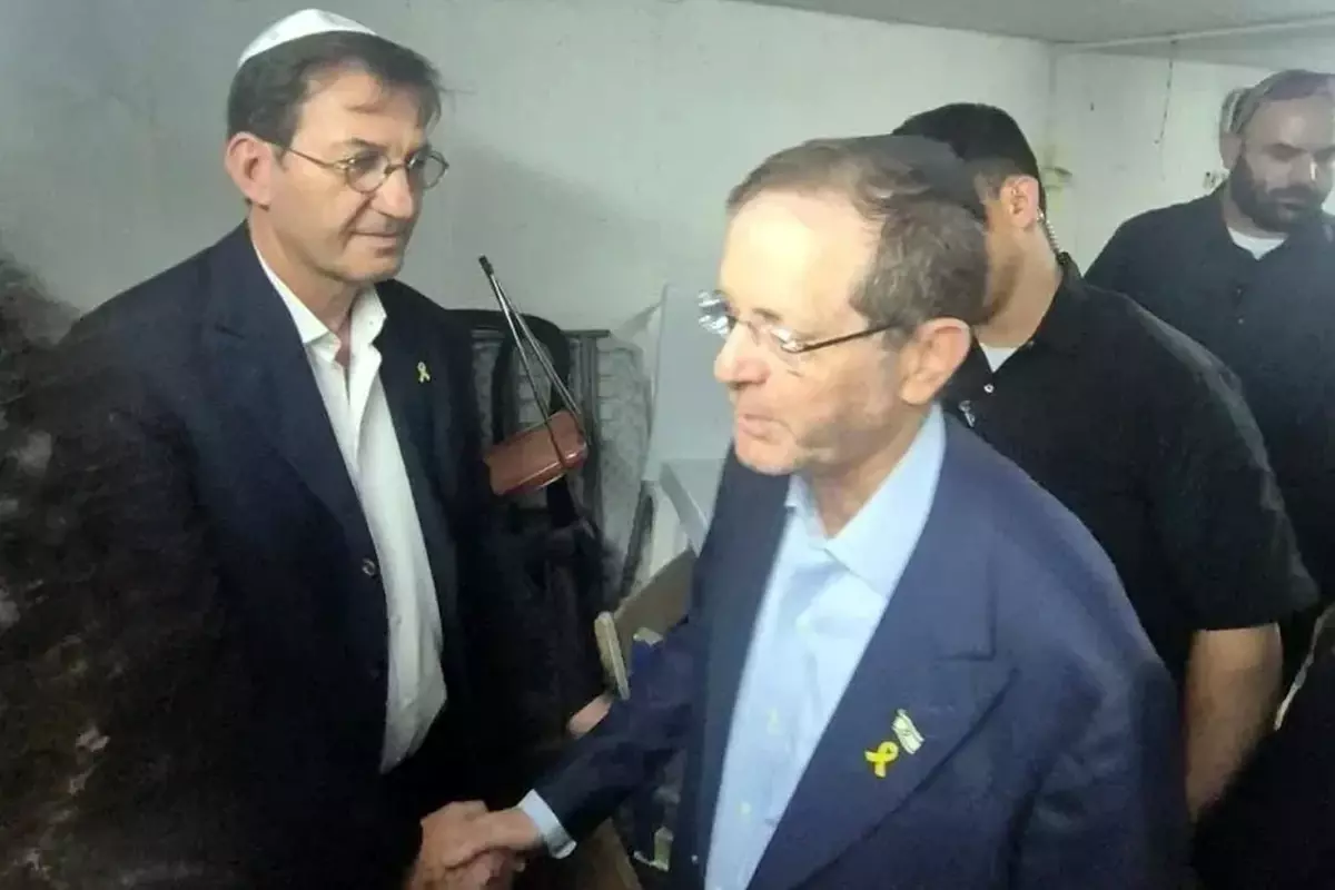 israil-cumhurbaskani-herzog-siginaga-kacti-PJxPT8SU.jpg