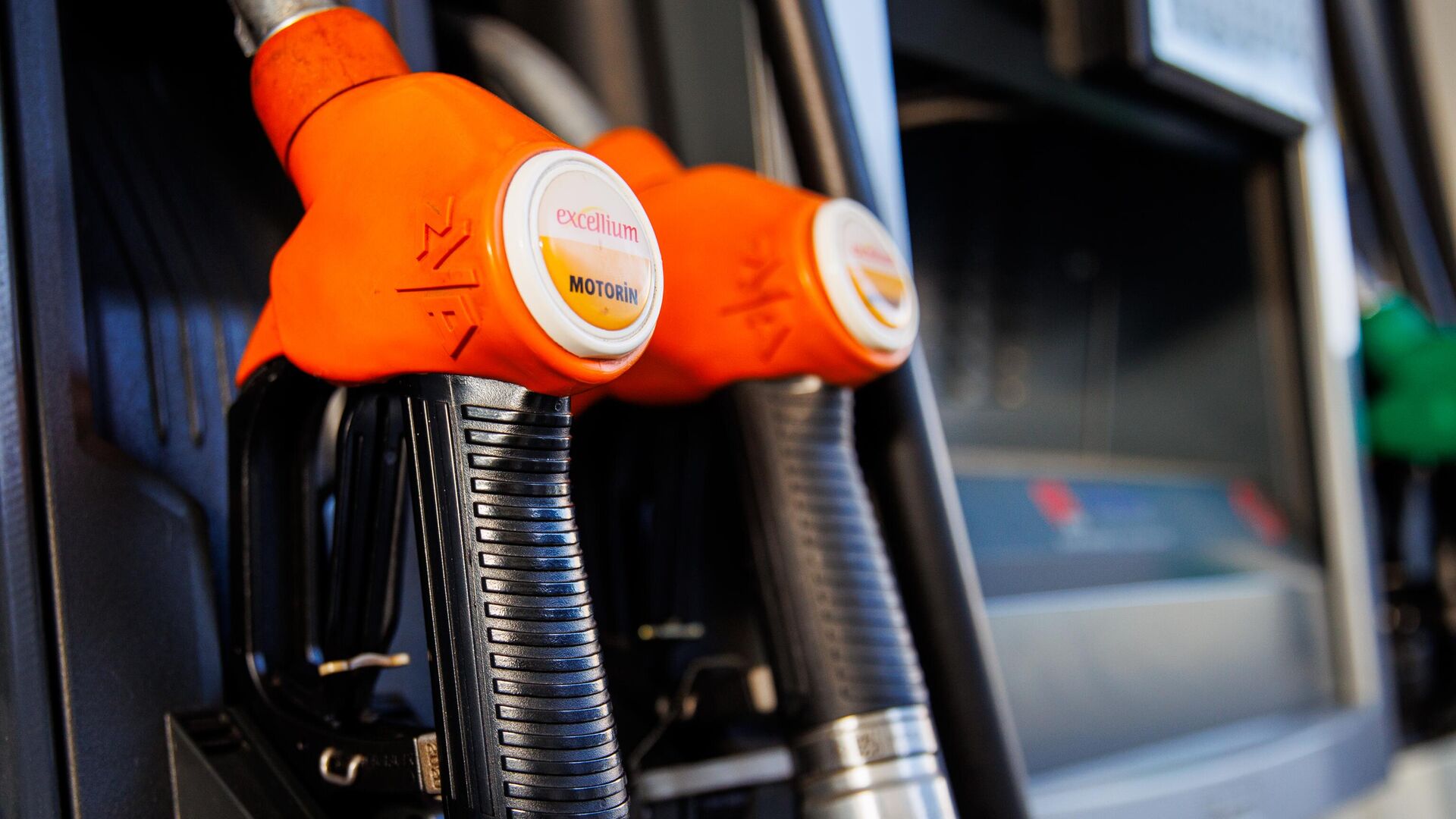 motorin-ve-benzine-buyuk-zam-geliyor-akaryakitta-tabelalar-bir-kez-daha-degisecek-T87dFdml.jpg