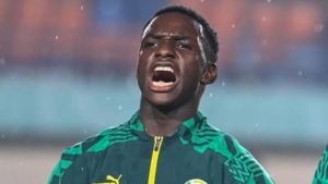once-ameliyat-oldu-sonra-imzayi-atti-fenerbahce-amara-dioufla-sozlesme-imzaladi-MjwGmudI.jpg